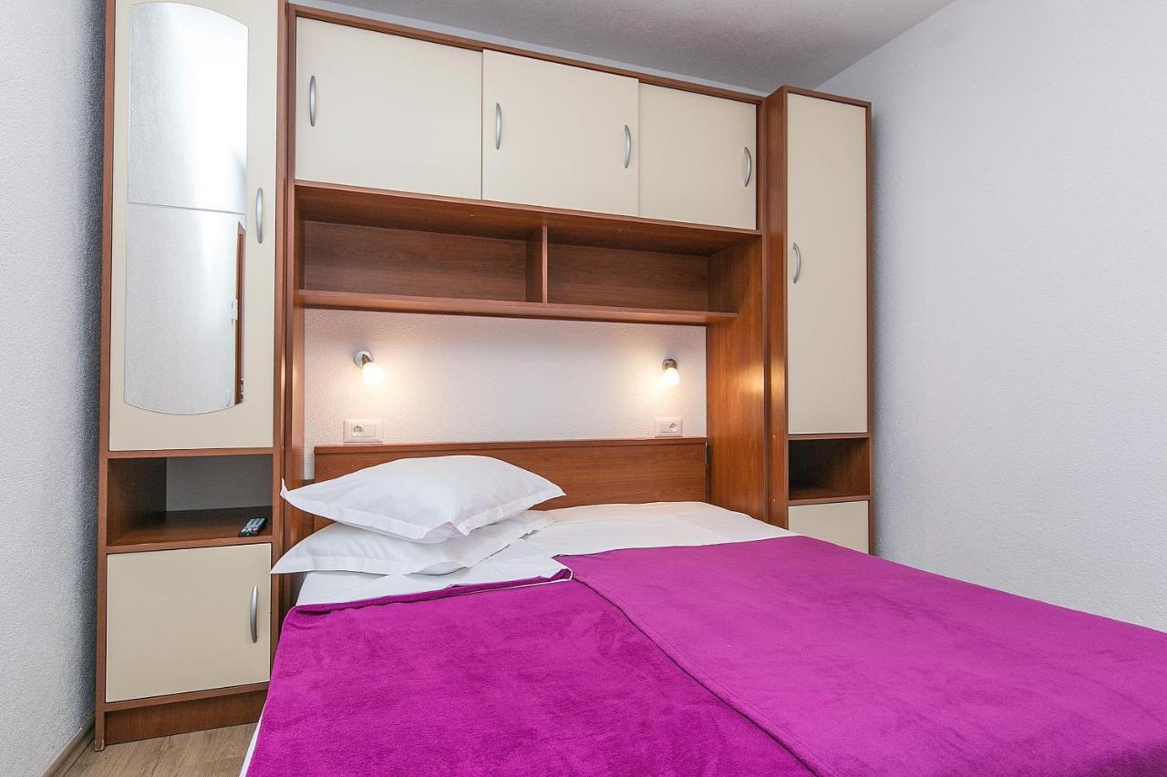 Apartments By The Sea Brela, Makarska - 20778 Esterno foto