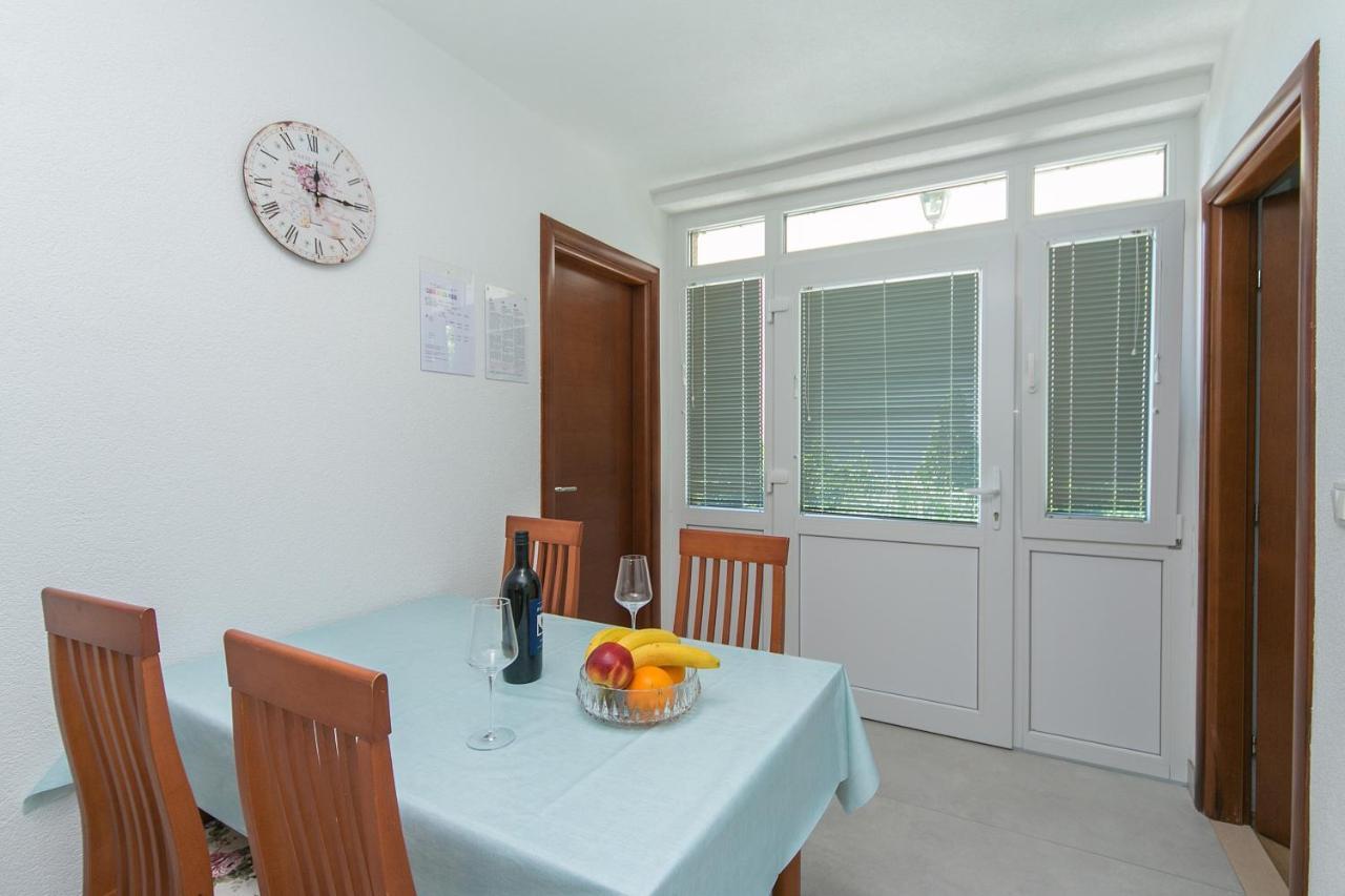 Apartments By The Sea Brela, Makarska - 20778 Esterno foto