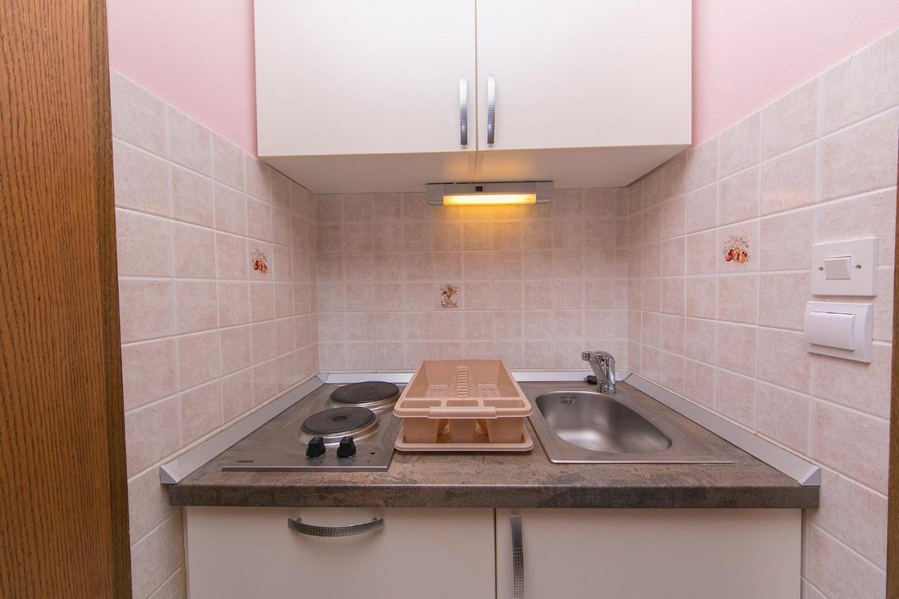 Apartments By The Sea Brela, Makarska - 20778 Esterno foto