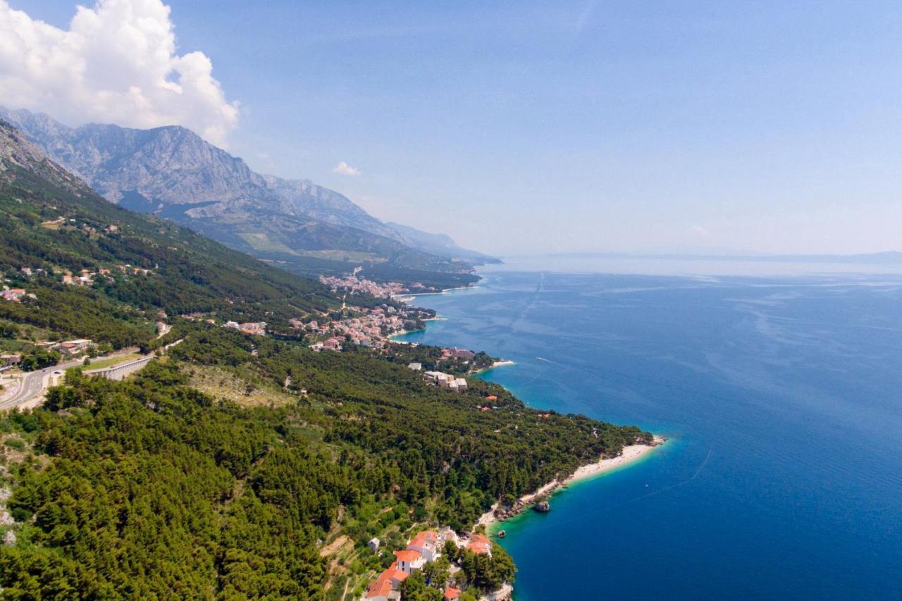 Apartments By The Sea Brela, Makarska - 20778 Esterno foto